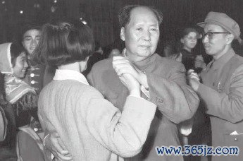 王光好意思被武斗后，毛泽东满面怒容：他们皆说拥护我，可他们根柢不听我的话
